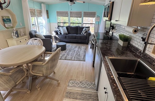 Braden River Cottage | Charming 1 Bed 1 Bath Cottage in wonderful Sun Outdoors Sarasota that sleeps 6.