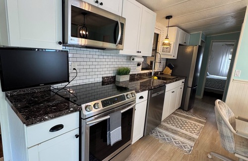 Braden River Cottage | Charming 1 Bed 1 Bath Cottage in wonderful Sun Outdoors Sarasota that sleeps 6.