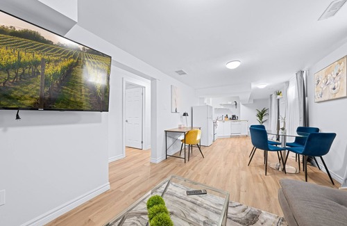 Barrie Apartment | Charming 1-bed basement, WI-fi & Pull Out Sofa