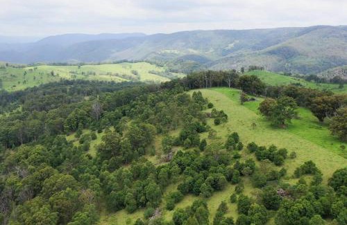 Tenterfield House | Charming 1-Bed Farm Cabin with Wood Fire