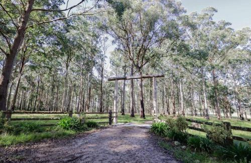 Tenterfield House | Charming 1-Bed Farm Cabin with Wood Fire