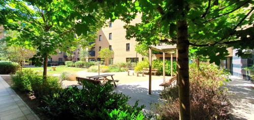 William Morris Apartment | Charming 1 Bed Flat in Trendy Walthamstow