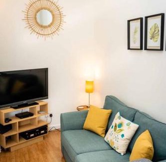 Glasgow Apartment | Charming 1-bed Southside Flat in Great Location