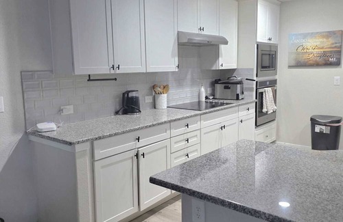 Northgate House | Charming 1-bedroom in marvelous Colorado Springs with WiFi, AC