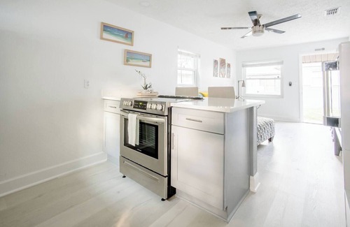 New Port Richey Apartment | Charming 1-Bedroom Oasis in the Heart of Downtown