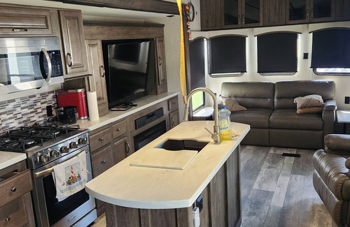 Prince Edward House | Charming 1-bedroom mobile home with WiFi, AC in fabulous Prince Edward county