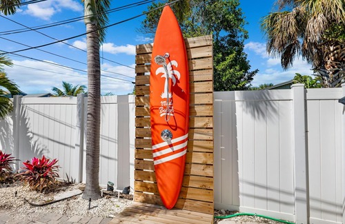Madeira Beach Apartment | Charming 1-bedroom apartment in enchanting Madeira Beach with WiFi, AC