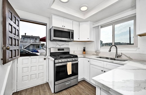 Balboa Peninsula House | Charming 1-Bedroom Home on 29th Street