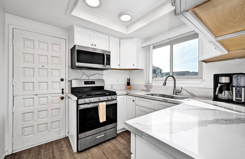 Balboa Peninsula House | Charming 1-Bedroom Home on 29th Street