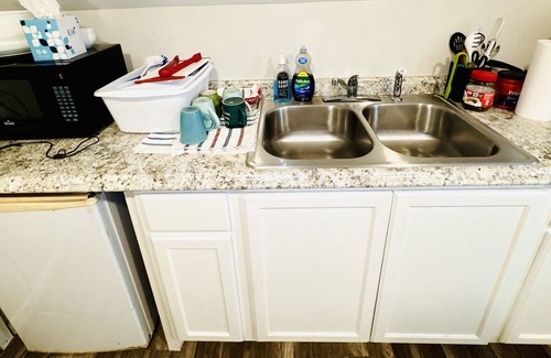 Niagara Falls House | Charming 1-bedroom house with AC, WiFi in lovely Niagara Falls, NY