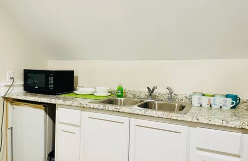 Niagara Falls House | Charming 1-bedroom house with AC, WiFi in lovely Niagara Falls, NY