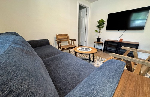 Safety Harbor House | Charming 1-bedroom house in Safety Harbor with Private Fenced Backyard