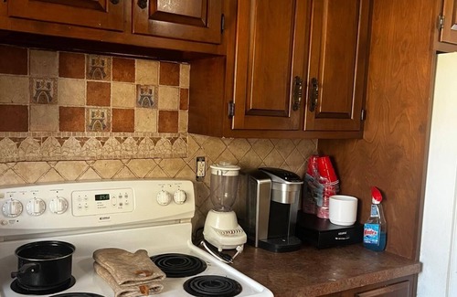 Maple Hill House | Charming 1-bedroom house in lovely West Hartford with AC, WiFi