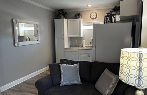 Clearwater House | Charming 1-bedroom apt in home w/private entrace in Clearwater
