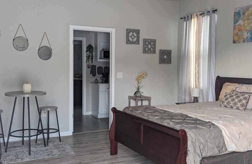 Fedhaven Apartment | Charming 1-bedroom apartment with WiFi, AC in welcoming Poinciana