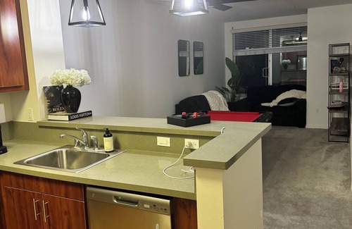Southwest Berkeley Apartment | Charming 1-bedroom apartment in lovely Berkeley with fitness room + MORE