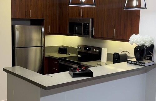 Southwest Berkeley Apartment | Charming 1-bedroom apartment in lovely Berkeley with fitness room + MORE