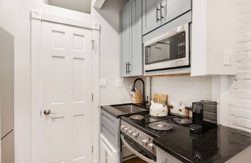 Union Square Apartment | Charming 1-Bedroom Apartment in the Heart of EV