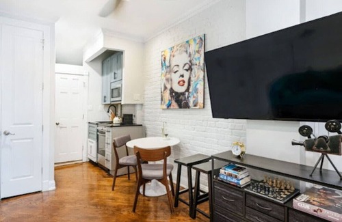 Union Square Apartment | Charming 1-Bedroom Apartment in the Heart of EV