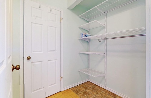 Breslau House | Charming 1 Bedroom Apartment Overlooking Garden