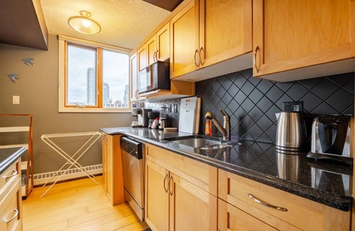 Connaught Condo | Charming 1-bedroom Apartment in Prime Location!