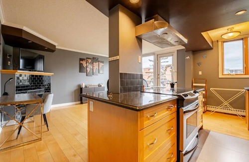 Connaught Condo | Charming 1-bedroom Apartment in Prime Location!
