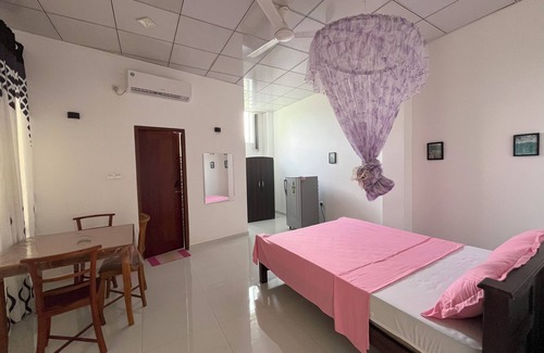 Weligama Apartment | Charming 1-bedroom apartment with WiFi, AC in amazing Mirissa