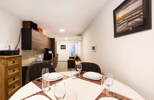 Xewkija Apartment | Charming 1-bedroom apartment with AC and WiFi in Qawra