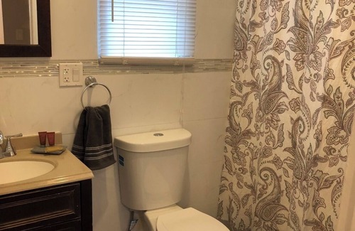 Queens Apartment | Charming 1-bedroom apartment in Queens with WiFi and AC