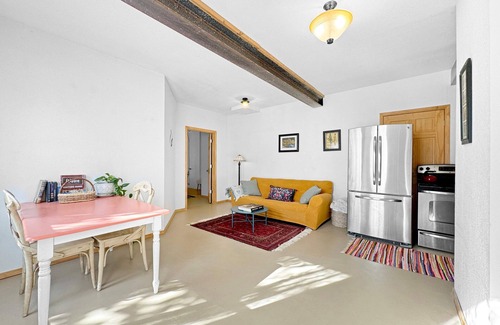 Weston Apartment | Charming 1-bedroom apartment in downtown historic Weston