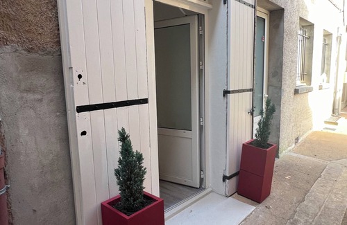 Eymet Apartment | Charming 1-bedroom apartment in Eymet square