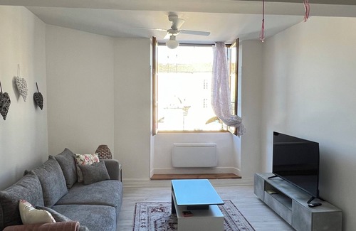 Eymet Apartment | Charming 1-bedroom apartment in Eymet square