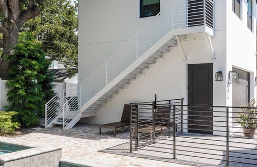 New Suburb Beautiful Apartment | Charming 1-bedroom apartment in excellent quiet South Tampa NeighborhoodAC, WiFi