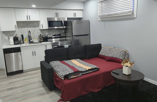 Saskatoon House | Charming 1-bedroom basement in wonderful Saskatoon with PS5 etc