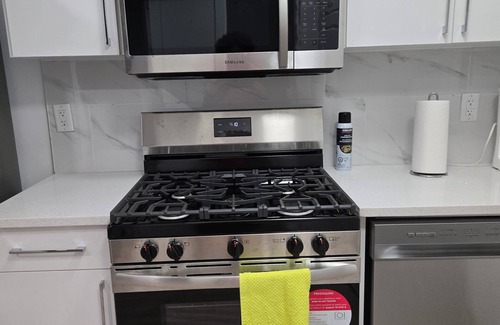 West Edmonton House | Charming 1-bedroom building in lovely Edmonton with WiFi, AC