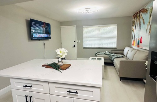 Clearwater Condo | Charming 1-bedroom condo in Beautiful Clearwater with AC, Pool, WiFi