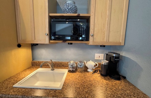 Glen Ellen Cottage | Charming 1-bedroom cottage in serene Glen Ellen in the heart of wineries