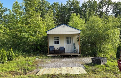 Geneva Cabin | Charming 1-bedroom cabin in Geneva