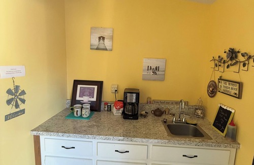 Dunnellon Cottage | Charming 1-bedroom cottage in Dunnellon with saltwater pool and AC