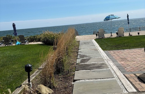 Fairfield Cottage | Charming 1 bedroom cottage with water view, beach access, WiFi & AC in Fairfield