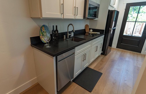 Lafayette Cottage | Charming 1-bedroom cottage with private yard, on site parking, walk to BART