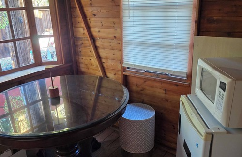 Danville Cottage | Charming 1-bedroom cottage with AC, WiFi in Danville, walkable to downtown.