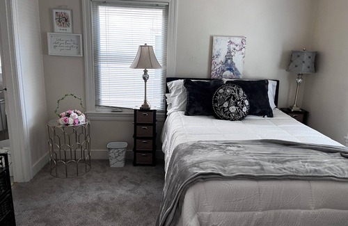 Oakland Cottage | Charming 1-bedroom cottage in Oakland with WiFi, AC