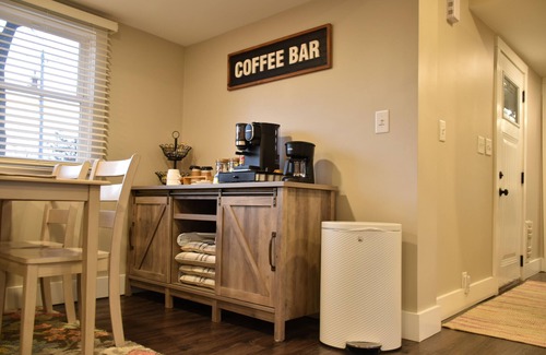 Galena Cottage | Charming 1-bedroom cottage in fabulous Galena with AC, WiFi Aiken 1083 LLC