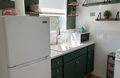 Temple House | Charming 1-bedroom Cottage with WiFi and AC in peaceful Temple