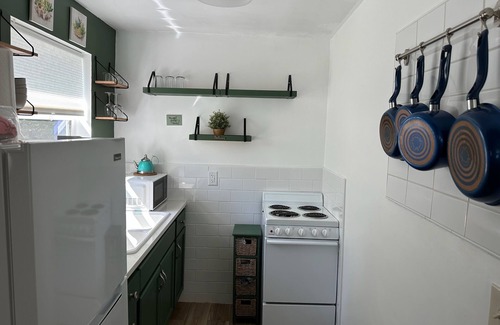 Temple House | Charming 1-bedroom Cottage with WiFi and AC in peaceful Temple
