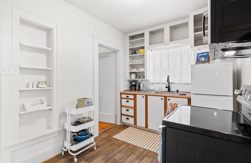 Piedmont House | Charming 1-bedroom duplex with WiFi, AC Fenced Backyard - Extended Stay Welcome