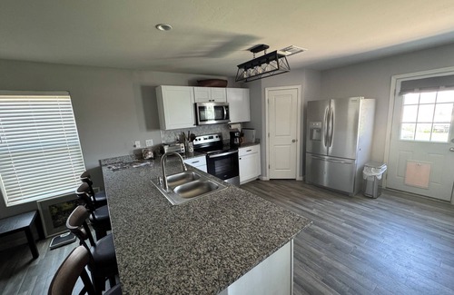 Kingman House | Charming 1-bedroom first floor room in fantastic Kingman with WiFi, AC Air #Bed