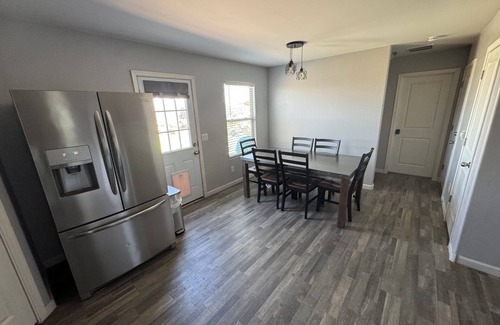Kingman House | Charming 1-bedroom first floor room in fantastic Kingman with WiFi, AC Air #Bed