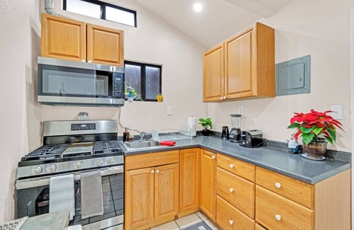 El Paso House | Charming 1-Bedroom Guesthouse WESTSIDE EL PASO